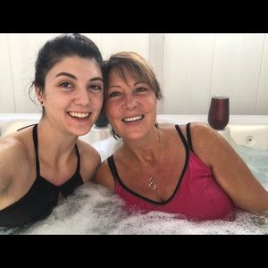 Meet your Posher, Holly